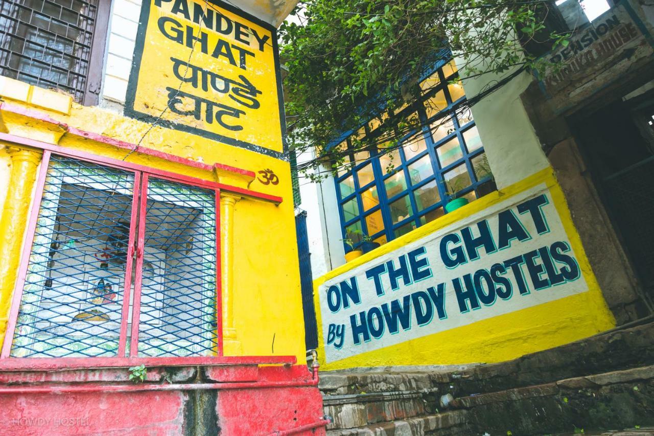 On The Ghat By Howdy Hostels Varanasi Exterior foto